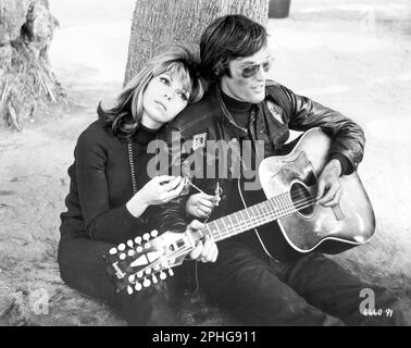 NANCY SINATRA et PETER FONDA dans LES ANGES SAUVAGES (1966), réalisé par ROGER CORMAN. Crédit: A.I.P. / Album Banque D'Images