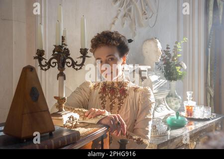 MATILDA DE ANGELIS DANS LA LOI SELON LE POÈTE LIDIA (2023) -TITRE ORIGINAL: LA LEGGE DI LIDIA POÈTE-, RÉALISÉ PAR MATTEO ROVERE. Crédit : Groenlandia / Album Banque D'Images