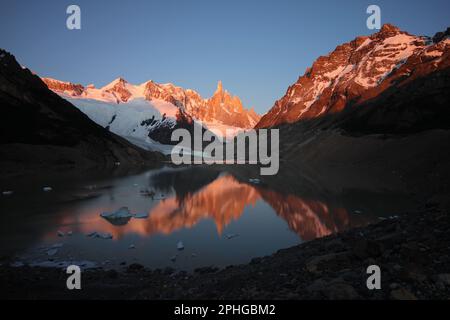 Lever du soleil à Laguna Torre, parc national de Los Glaciares, Patagonie, Argentine Banque D'Images