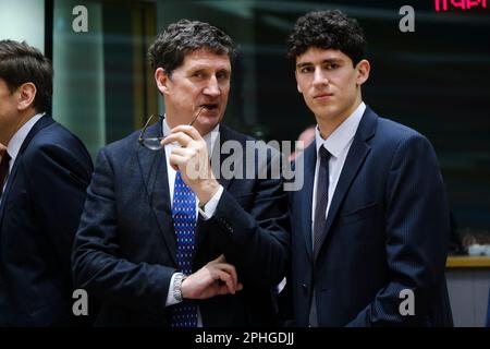 Bruxelles, Belgique. 28th mars 2023. Eamon RYAN, ministre de l'énergie, se présente au siège de l'UE à Bruxelles, en Belgique, pour un Conseil "Transports, télécommunications et énergie" sur 28 mars 2023. Crédit: ALEXANDROS MICHAILIDIS/Alamy Live News Banque D'Images