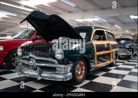 Détail d'une voiture américaine classique Ford Woody 1948-1949 Banque D'Images