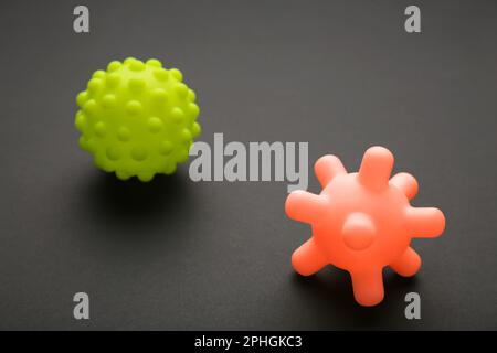 Molécules de virus sur fond noir. Coronavirus, Covid 19 avec espace de copie Banque D'Images