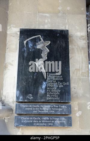 Plaque commémorative Charles de Gaulle sur la Maison d'ISA bek Hajinski à Bakou Banque D'Images