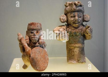 Merida, Yucatan, Mexique. 26th mars 2023. Le ''Grand Musée du monde Maya exposes'' une collection de plus de 1 160 pièces, il a des textiles, gravures, livres et documents historiques, des œuvres artistiques et religieuses de l'ère coloniale; des témoignages de l'ère préhispanique qui incluent des stelae, des bas-reliefs et des sculptures en pierre; des navires, des articles de tombe et des offrandes en céramique. (Credit image: © Francisco Morales/eyepix via ZUMA Press Wire) USAGE ÉDITORIAL SEULEMENT! Non destiné À un usage commercial ! Banque D'Images