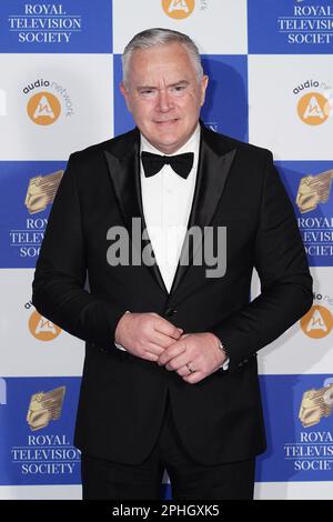 Huw Edwards arrive pour les Royal Television Society Program Awards au Grosvenor House Hotel, Londres. Date de la photo: Mardi 28 mars 2023. Banque D'Images