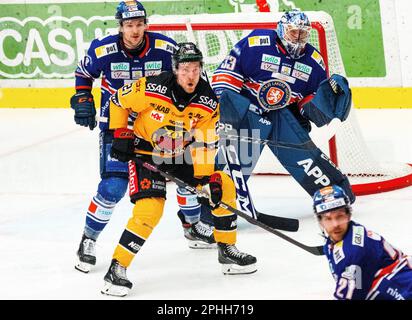 VŠxjš, Suède, 28 mars, 2023 quart de finale 7 VŠxjš Lakers - LuleŒ HF Vaxjo Lakers gagne de 2 à 1 et se qualifie ainsi pour la demi-finale. Credit: PEO Mšller/Alamy Live News Banque D'Images