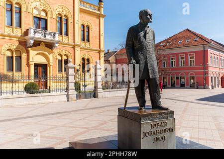 Novi Sad, Serbie - 24 mars 2023: Statue de Jovan Jovanovic aka Cika Jova Zñ, poète et docteur célèbre, le premier écrivain serbe qui a écrit la poésie int Banque D'Images
