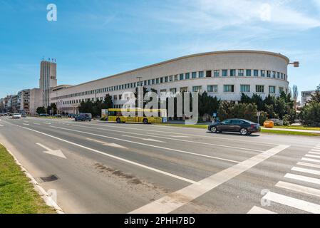 Novi Sad, Serbie - 24 mars 2023: Bâtiment du gouvernement provincial et Assemblée de la province autonome de Voïvodine, bâtiment appelé Ban Banque D'Images