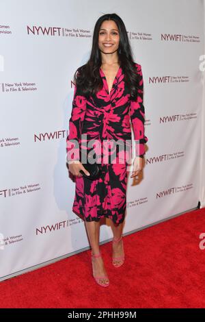 Freida Pinto assiste aux prix annuels de la muse 43rd des femmes du cinéma et de la télévision de New York au Cipriani 42nd Street sur 28 mars 2023 à New York. Banque D'Images