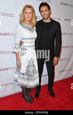 Sandra Lee et Ben Youcef assistent aux Prix annuels 43rd de la muse des femmes du film et de la télévision de New York au Cipriani 42nd Street on 28 mars 2023 à New Banque D'Images