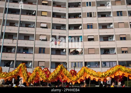 Célébrations du nouvel an chinois à Prato de l'une des plus grandes communautés chinoises d'Italie avec parade et spectacles pour l'année du lapin Banque D'Images