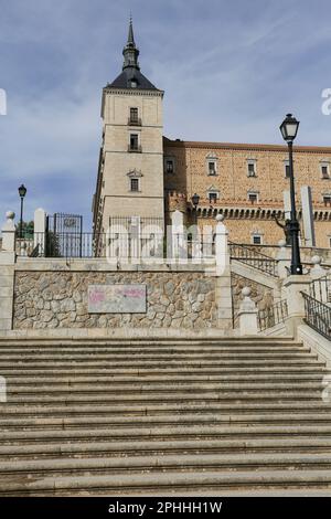 Tolède, Espagne- 6 octobre 2022: L'Alcazar de Tolède, une fortification en pierre située dans la partie la plus haute de Tolède Banque D'Images