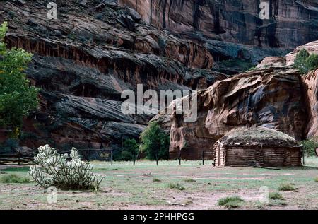 Navajo Hogan (demeure), Canyon de Chelley, Chinle, Arizona Banque D'Images