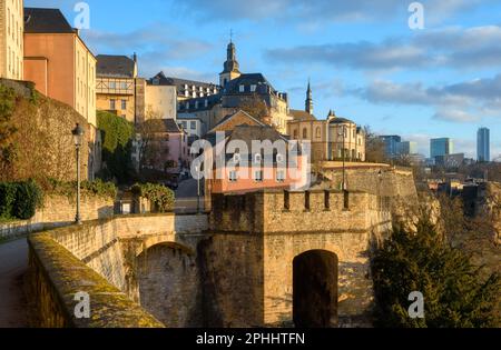 Vue depuis les remparts de la vieille ville de Luxembourg, duché de Luxembourg Banque D'Images