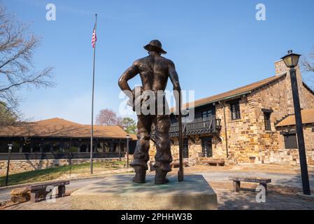 Makanda, Illinois - États-Unis - 20 mars 2023 : Mémorial des travailleurs du corps civil de conservation, dédié en 2006, au parc national de Giant City Banque D'Images