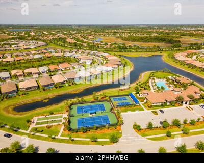 Quartiers de photo aérienne à Vero Beach Florida USA avec des commodités Banque D'Images