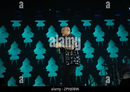 Casalecchio (Bologne), Italie, 28/03/2023, chanteur et compositeur italien, ancien membre du groupe pop “883” Max Pezzali, se présentant sur scène à la Casalecchio Unipol Arena (Bologne) pendant son “MAX30 nei Palasport” - Casalecchio (Bologne), italie, 28 mars 2023. Photo: Michele Nucci crédit: Live Media Publishing Group/Alay Live News Banque D'Images