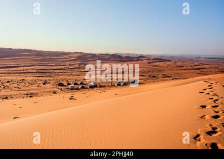 Camp dans le désert dans les sables Wahiba, Oman Banque D'Images