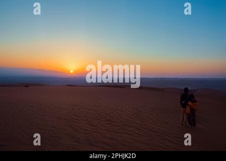 Profitez du lever du soleil dans les sables Wahiba, Oman Banque D'Images