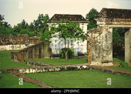 Le reste du palais Kaibon, l'un des objets du patrimoine culturel de la période du Sultanat de Banten, situé dans la zone aujourd'hui appelée Banten Lama (ancienne Banten) à Serang, Banten, Indonésie. "La durabilité du patrimoine culturel est fortement liée à la participation effective des communautés locales à la conservation et à la gestion de ces ressources", selon une équipe de scientifiques dirigée par dimanche Oladipo Oladeji dans leur article de recherche publié dans les journaux de Sage sur 28 octobre 2022. Banten Lama (ancienne Banten) faisait partie de l'important port de Banten Sultanat, surtout... Banque D'Images