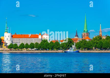 Panorama de riga incluant le château de Riga et l'église Saint-Jacques, Lettonie. . Banque D'Images
