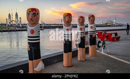 Geelong, Victoria, Australie - sculptures en bois le long de la promenade au bord de la mer Banque D'Images