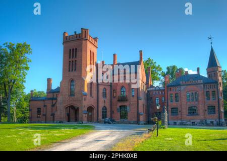 Le château de Sangaste en Estonie pendant une journée ensoleillée. Banque D'Images