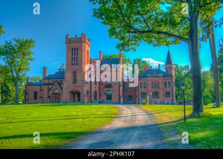 Le château de Sangaste en Estonie pendant une journée ensoleillée. Banque D'Images