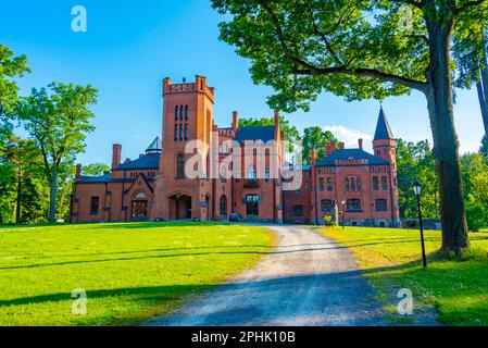 Le château de Sangaste en Estonie pendant une journée ensoleillée. Banque D'Images