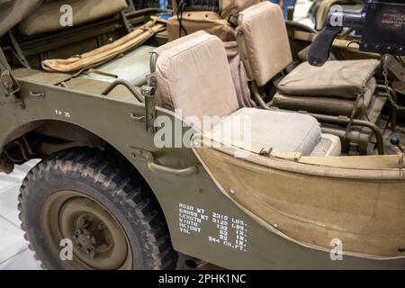 Bordeaux , Aquitaine France - 03 19 2023 : jeep Willys siège militaire intérieur de nous WW2 voiture Seconde Guerre mondiale Banque D'Images