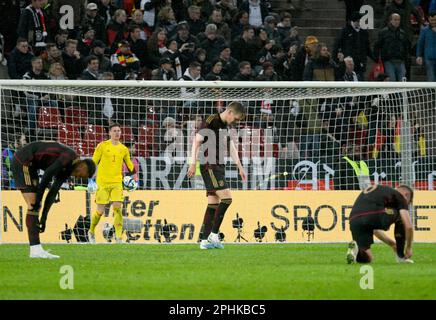 RheinEnergie Stadion Cologne, Allemagne 28,3.2023, football: International friendly Match, Allemagne (GER) (noir) vs. Belgique (bel)(blanc) - joueurs allemands frustrés, de gauche à droite: Felix Nmecha (GER), Marc-Andre Ter Stegen (GER), Matthias Ginter (GER), Joshua Kimmich (GER) Banque D'Images