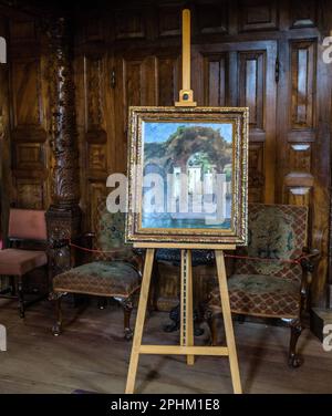 Kent, Edenbridge, 29 mars 2023 Dating from the 1930 the Oil painting, View through an Arch at Hever dépeint le jardin italien au château de Hever à l'époque où il était détenu par les amis proches de Churchill, John Jacob Astor V et Lady Violet Astor. La peinture a été récemment achetée par Hever Castle de Christies et a été dévoilée par Lord et Lady Astor dans la salle intérieure.Paul Quezada-Neiman/Alay Live News crédit: Paul Quezada-Neiman/Alay Live News Banque D'Images