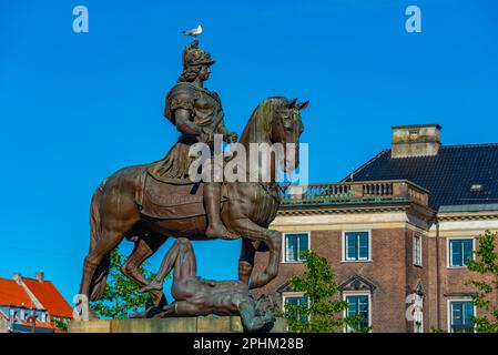 Vue sur une statue de la place Nytorv à Copenhague, Danemark. Banque D'Images