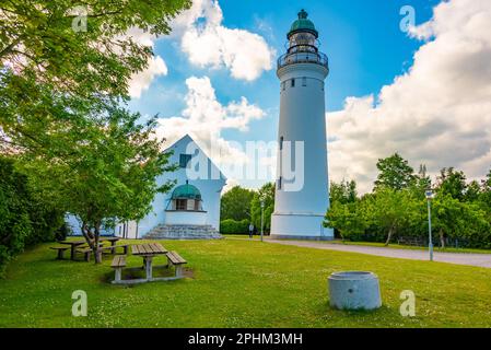 Stevns Lighthouse au Danemark pendant une journée nuageux. Banque D'Images