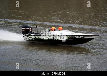 Echuca Victoria Australie 26 mars 2023, showbiz 15 en compétition dans la course de ski nautique Southern 80 sur la Murray River Banque D'Images