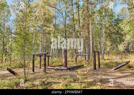 En bois le sanctuaire slave dédié à dieu Perun. Temple des néo-païens slaves dans l'Oural, Russie Banque D'Images