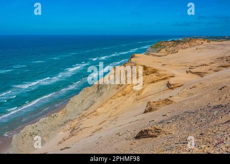 Falaises sablonneuses au phare de Rubjerg Knude au Danemark. Banque D'Images