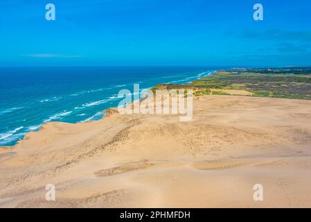 Falaises sablonneuses au phare de Rubjerg Knude au Danemark. Banque D'Images