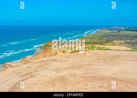 Falaises sablonneuses au phare de Rubjerg Knude au Danemark. Banque D'Images