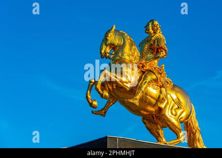Statue de Goldene Reiter dans la ville allemande de Dresde. Banque D'Images