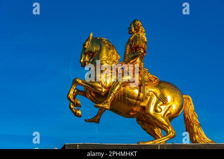Statue de Goldene Reiter dans la ville allemande de Dresde. Banque D'Images