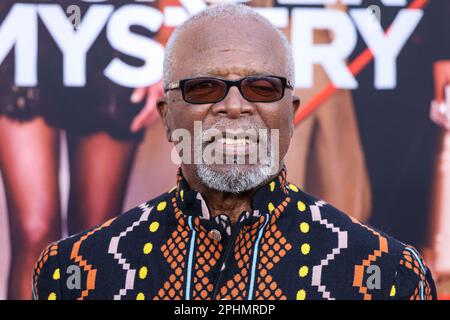 WESTWOOD, LOS ANGELES, CALIFORNIE, États-Unis - MARS 28: Le Dr John Kani arrive à la première de Los Angeles du "mystère 2" de Netflix tenu au Regency Village Theatre sur 28 mars 2023 à Westwood, Los Angeles, Californie, États-Unis. (Photo de Xavier Collin/image Press Agency) Banque D'Images