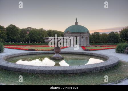 Vue au lever du soleil sur le temple Diana dans la ville allemande de München. Banque D'Images