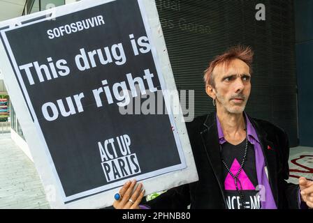 Paris, France, militants du SIDA, manifestation contre Gilead Science Pharmaceuticals, baisse des prix des médicaments, devant les bureaux de Gilead France, manifestations, grandes manifestations pharmaceutiques, pandémie de france, action collective, prix des médicaments, 2013 Banque D'Images