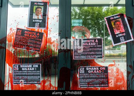 Paris, France, militants du SIDA, manifestation contre Gilead Science Pharmaceuticals, baisse des prix des médicaments, devant les bureaux de Gilead France, manifestations, grandes manifestations pharmaceutiques, pandémie de france, action collective, prix des médicaments, 2013 Banque D'Images