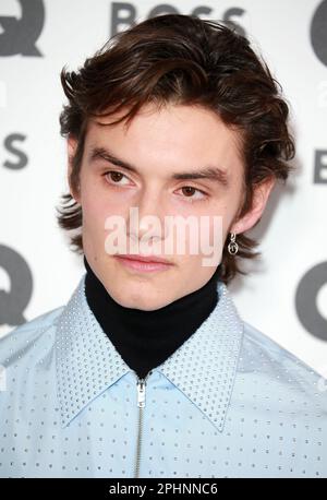 Louis Partridge assiste aux GQ Men of the Year Awards 2022 au Mandarin Oriental Hyde Park à Londres. Banque D'Images