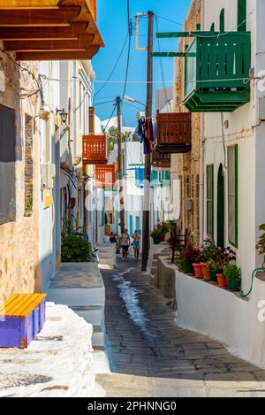 Rues colorées de la ville de Mandraki sur l'île grecque de Nisyros. Banque D'Images