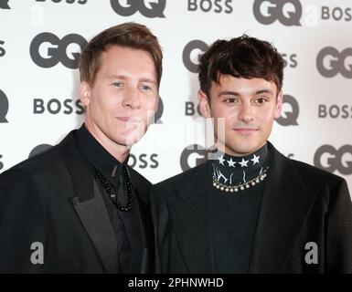 Lance Black et Tom Daley assistent aux GQ Men of the Year Awards 2022 au Mandarin Oriental Hyde Park à Londres. (Photo de Fred Duval / SOPA Images / Sipa USA) Banque D'Images