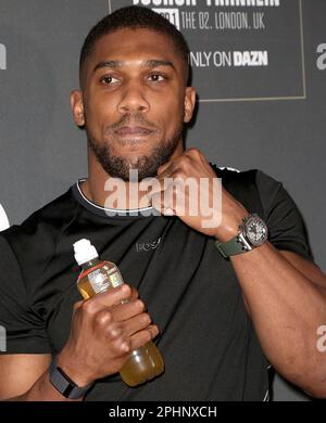 27 mars 2023 - Londres, Angleterre, Royaume-Uni - Anthony Joshua participant à Joshua vs Franklin Fight week Launch Party, ARt'otel, London Battersea Power Station Banque D'Images