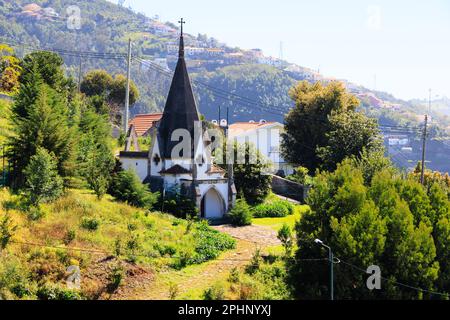 Capela de Santa Teresinha do Menino Jesus, chapelle sur la colline au-dessus de Funchal, Madère, Portugal Banque D'Images